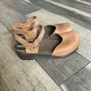 NWOT Sandgrens clogs- Saragasso in retired Dexter Tan